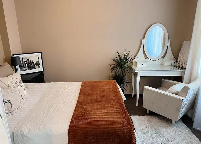 Cozy In Old Town, Great Location